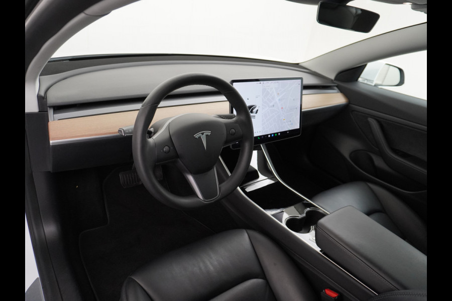 Tesla Model 3 RWD SR+ 60kWh 325PK FSD 3-Computer 18" AutoPilot Leder PanoDak Adaptive-Cruise Lmv Camera's Elektr.-Stuur+Stoelen+Spiegels+Geheu Navi LED Comfortstoelen ACC DAB Voorverwarmen interieur via App Keyless via Telefoonsleutel One-Pedal-Drive Origineel Nederlandse auto tot 11kw laden thuis! Garantie Accu tot 10-12-2027 max 160.000km 1.584kg licht!