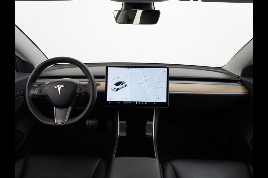 Tesla Model 3 RWD SR+ 60kWh 325PK FSD 3-Computer 18" AutoPilot Leder PanoDak Adaptive-Cruise Lmv Camera's Elektr.-Stuur+Stoelen+Spiegels+Geheu Navi LED Comfortstoelen ACC DAB Voorverwarmen interieur via App Keyless via Telefoonsleutel One-Pedal-Drive Origineel Nederlandse auto tot 11kw laden thuis! Garantie Accu tot 10-12-2027 max 160.000km 1.584kg licht!