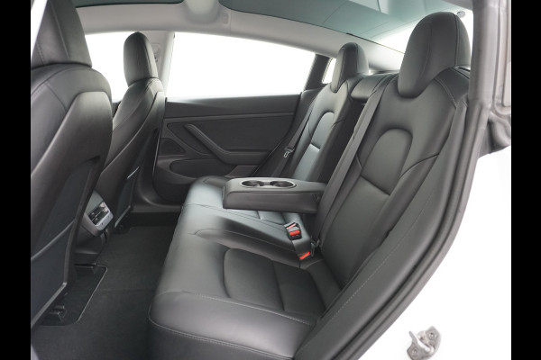 Tesla Model 3 RWD SR+ 60kWh 325PK FSD 3-Computer 18" AutoPilot Leder PanoDak Adaptive-Cruise Lmv Camera's Elektr.-Stuur+Stoelen+Spiegels+Geheu Navi LED Comfortstoelen ACC DAB Voorverwarmen interieur via App Keyless via Telefoonsleutel One-Pedal-Drive Origineel Nederlandse auto tot 11kw laden thuis! Garantie Accu tot 10-12-2027 max 160.000km 1.584kg licht!