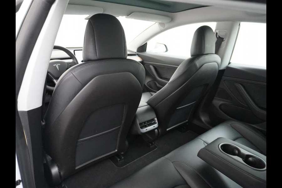 Tesla Model 3 RWD SR+ 60kWh 325PK FSD 3-Computer 18" AutoPilot Leder PanoDak Adaptive-Cruise Lmv Camera's Elektr.-Stuur+Stoelen+Spiegels+Geheu Navi LED Comfortstoelen ACC DAB Voorverwarmen interieur via App Keyless via Telefoonsleutel One-Pedal-Drive Origineel Nederlandse auto tot 11kw laden thuis! Garantie Accu tot 10-12-2027 max 160.000km 1.584kg licht!