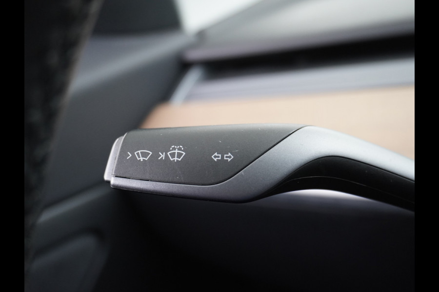 Tesla Model 3 RWD SR+ 60kWh 325PK FSD 3-Computer 18" AutoPilot Leder PanoDak Adaptive-Cruise Lmv Camera's Elektr.-Stuur+Stoelen+Spiegels+Geheu Navi LED Comfortstoelen ACC DAB Voorverwarmen interieur via App Keyless via Telefoonsleutel One-Pedal-Drive Origineel Nederlandse auto tot 11kw laden thuis! Garantie Accu tot 10-12-2027 max 160.000km 1.584kg licht!