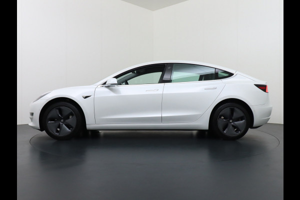 Tesla Model 3 RWD SR+ 60kWh 325PK FSD 3-Computer 18" AutoPilot Leder PanoDak Adaptive-Cruise Lmv Camera's Elektr.-Stuur+Stoelen+Spiegels+Geheu Navi LED Comfortstoelen ACC DAB Voorverwarmen interieur via App Keyless via Telefoonsleutel One-Pedal-Drive Origineel Nederlandse auto tot 11kw laden thuis! Garantie Accu tot 10-12-2027 max 160.000km 1.584kg licht!
