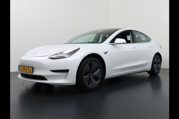 Tesla Model 3 RWD SR+ 60kWh 325PK FSD 3-Computer 18" AutoPilot Leder PanoDak Adaptive-Cruise Lmv Camera's Elektr.-Stuur+Stoelen+Spiegels+Geheu Navi LED Comfortstoelen ACC DAB Voorverwarmen interieur via App Keyless via Telefoonsleutel One-Pedal-Drive Origineel Nederlandse auto tot 11kw laden thuis! Garantie Accu tot 10-12-2027 max 160.000km 1.584kg licht!