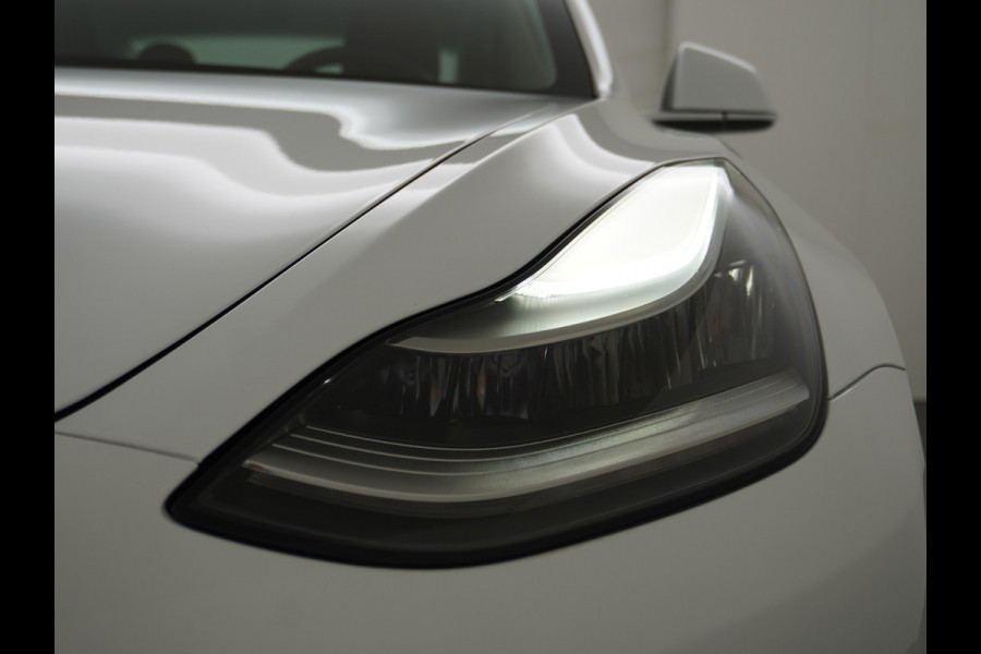 Tesla Model 3 RWD SR+ 60kWh 325PK FSD 3-Computer 18" AutoPilot Leder PanoDak Adaptive-Cruise Lmv Camera's Elektr.-Stuur+Stoelen+Spiegels+Geheu Navi LED Comfortstoelen ACC DAB Voorverwarmen interieur via App Keyless via Telefoonsleutel One-Pedal-Drive Origineel Nederlandse auto tot 11kw laden thuis! Garantie Accu tot 10-12-2027 max 160.000km 1.584kg licht!