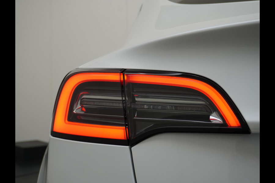 Tesla Model 3 RWD SR+ 60kWh 325PK FSD 3-Computer 18" AutoPilot Leder PanoDak Adaptive-Cruise Lmv Camera's Elektr.-Stuur+Stoelen+Spiegels+Geheu Navi LED Comfortstoelen ACC DAB Voorverwarmen interieur via App Keyless via Telefoonsleutel One-Pedal-Drive Origineel Nederlandse auto tot 11kw laden thuis! Garantie Accu tot 10-12-2027 max 160.000km 1.584kg licht!