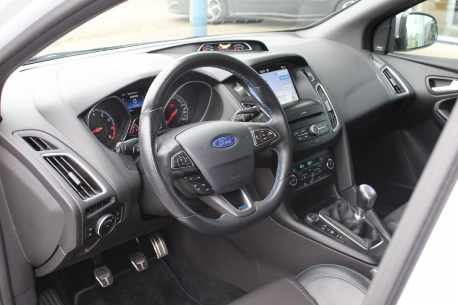 Ford Focus 2.3 RS | Dealeronderhouden | Winterpack | Comforstoelen | Launch Control |