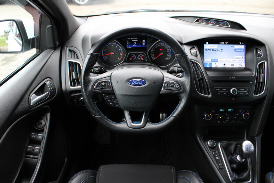 Ford Focus 2.3 RS | Dealeronderhouden | Winterpack | Comforstoelen | Launch Control |