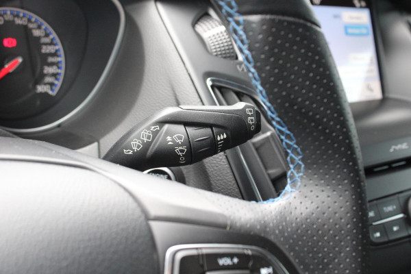 Ford Focus 2.3 RS | Dealeronderhouden | Winterpack | Comforstoelen | Launch Control |