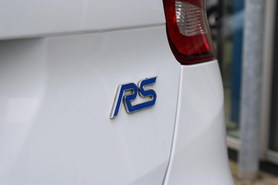 Ford Focus 2.3 RS | Dealeronderhouden | Winterpack | Comforstoelen | Launch Control |