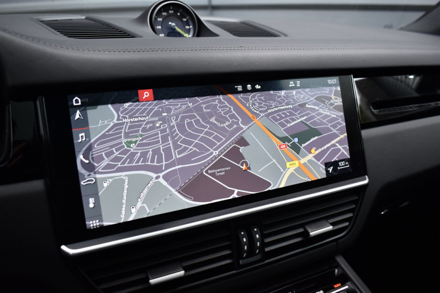 Porsche Cayenne Coupé 3.0 E-Hybrid 462pk | Panoramadak | Sport Chrono | Achterasbesturing | Trekhaak | 21'' Velgen | Leder Dashbord | Orig. NL |