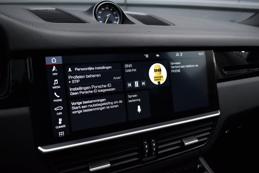 Porsche Cayenne Coupé 3.0 E-Hybrid 462pk | Panoramadak | Sport Chrono | Achterasbesturing | Trekhaak | 21'' Velgen | Leder Dashbord | Orig. NL |