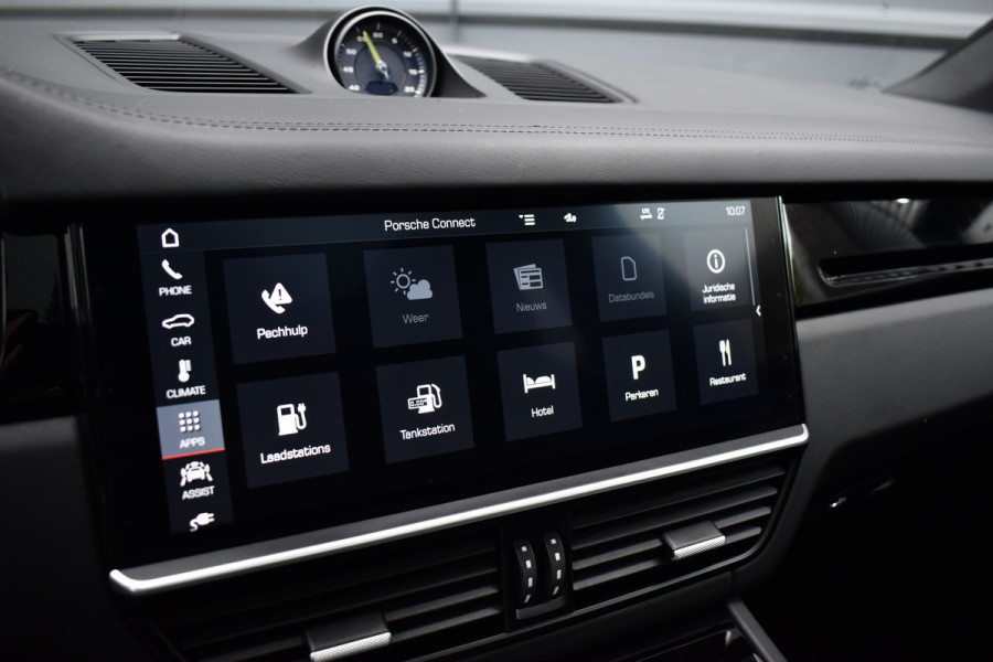 Porsche Cayenne Coupé 3.0 E-Hybrid 462pk | Panoramadak | Sport Chrono | Achterasbesturing | Trekhaak | 21'' Velgen | Leder Dashbord | Orig. NL |