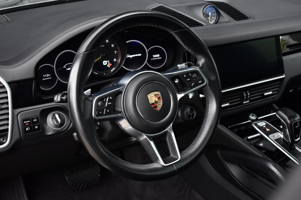 Porsche Cayenne Coupé 3.0 E-Hybrid 462pk | Panoramadak | Sport Chrono | Achterasbesturing | Trekhaak | 21'' Velgen | Leder Dashbord | Orig. NL |