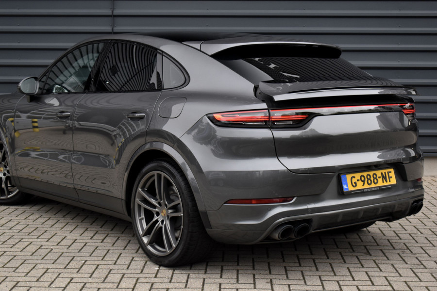 Porsche Cayenne Coupé 3.0 E-Hybrid 462pk | Panoramadak | Sport Chrono | Achterasbesturing | Trekhaak | 21'' Velgen | Leder Dashbord | Orig. NL |
