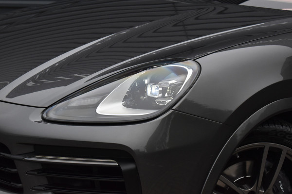 Porsche Cayenne Coupé 3.0 E-Hybrid 462pk | Panoramadak | Sport Chrono | Achterasbesturing | Trekhaak | 21'' Velgen | Leder Dashbord | Orig. NL |