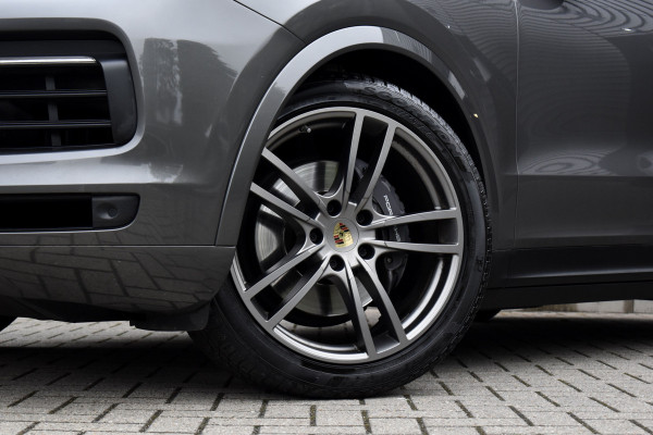 Porsche Cayenne Coupé 3.0 E-Hybrid 462pk | Panoramadak | Sport Chrono | Achterasbesturing | Trekhaak | 21'' Velgen | Leder Dashbord | Orig. NL |