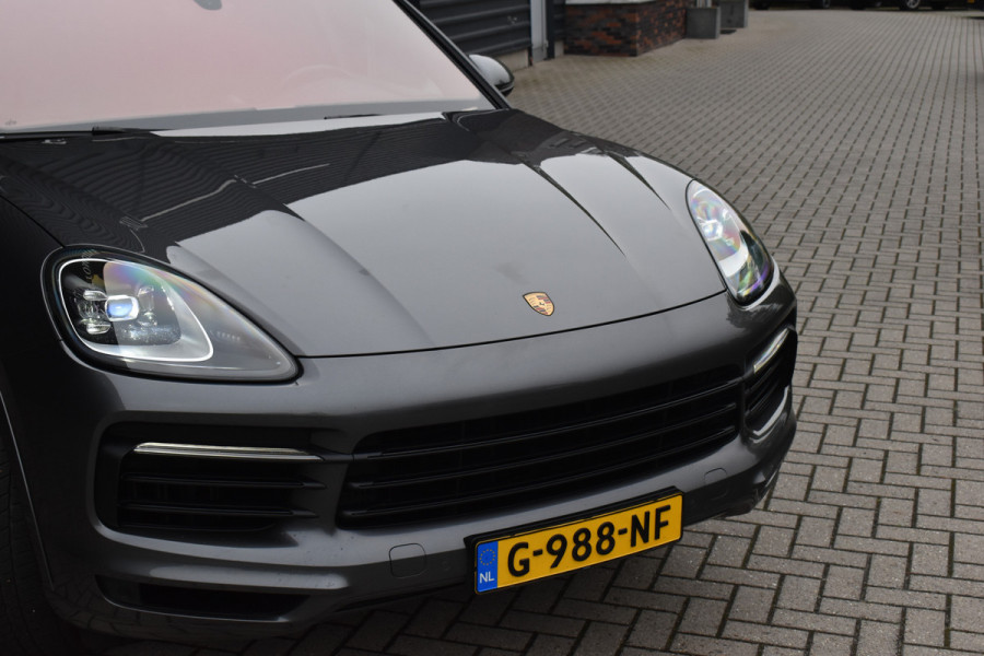 Porsche Cayenne Coupé 3.0 E-Hybrid 462pk | Panoramadak | Sport Chrono | Achterasbesturing | Trekhaak | 21'' Velgen | Leder Dashbord | Orig. NL |