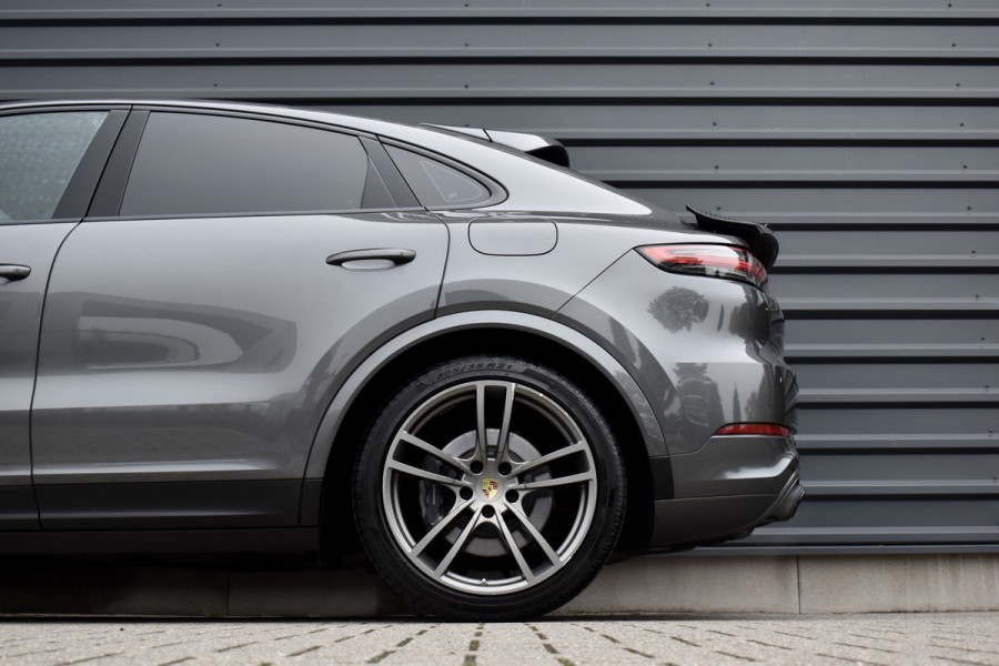 Porsche Cayenne Coupé 3.0 E-Hybrid 462pk | Panoramadak | Sport Chrono | Achterasbesturing | Trekhaak | 21'' Velgen | Leder Dashbord | Orig. NL |
