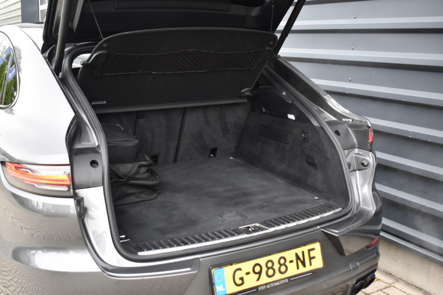 Porsche Cayenne Coupé 3.0 E-Hybrid 462pk | Panoramadak | Sport Chrono | Achterasbesturing | Trekhaak | 21'' Velgen | Leder Dashbord | Orig. NL |