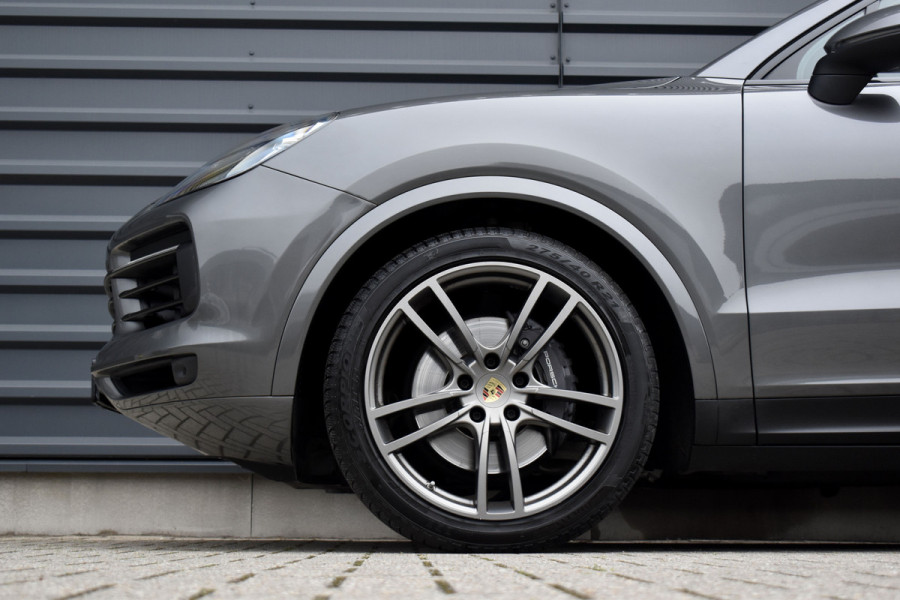 Porsche Cayenne Coupé 3.0 E-Hybrid 462pk | Panoramadak | Sport Chrono | Achterasbesturing | Trekhaak | 21'' Velgen | Leder Dashbord | Orig. NL |