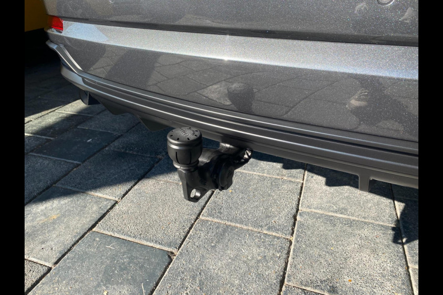 Audi Q3 40 TFSI quattro S Line edition S line Black optic Pano Electr-Trekhaak ACC Keyless go pakket Carplay Draadloos