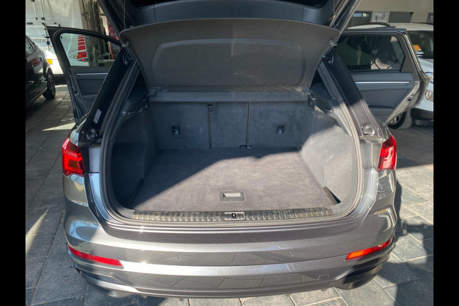 Audi Q3 40 TFSI quattro S Line edition S line Black optic Pano Electr-Trekhaak ACC Keyless go pakket Carplay Draadloos