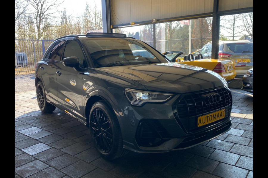 Audi Q3 40 TFSI quattro S Line edition S line Black optic Pano Electr-Trekhaak ACC Keyless go pakket Carplay Draadloos