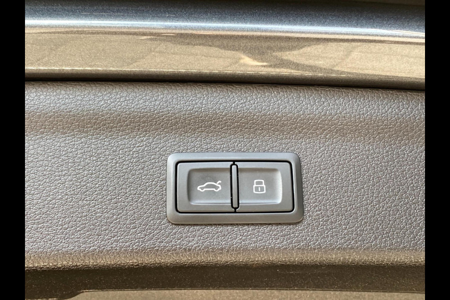 Audi Q3 40 TFSI quattro S Line edition S line Black optic Pano Electr-Trekhaak ACC Keyless go pakket Carplay Draadloos