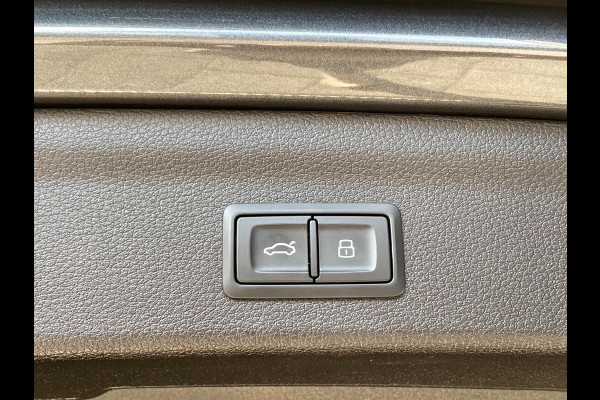 Audi Q3 40 TFSI quattro S Line edition S line Black optic Pano Electr-Trekhaak ACC Keyless go pakket Carplay Draadloos