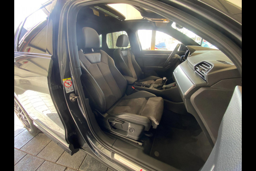 Audi Q3 40 TFSI quattro S Line edition S line Black optic Pano Electr-Trekhaak ACC Keyless go pakket Carplay Draadloos