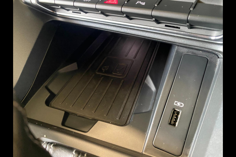 Audi Q3 40 TFSI quattro S Line edition S line Black optic Pano Electr-Trekhaak ACC Keyless go pakket Carplay Draadloos