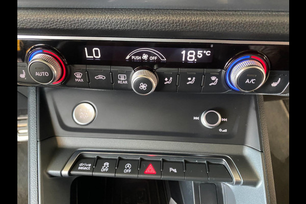 Audi Q3 40 TFSI quattro S Line edition S line Black optic Pano Electr-Trekhaak ACC Keyless go pakket Carplay Draadloos