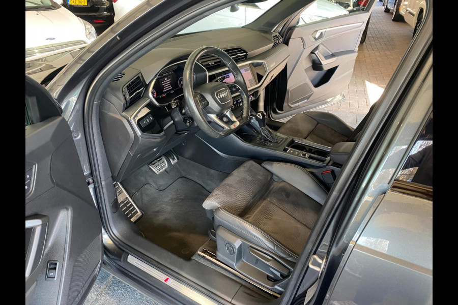 Audi Q3 40 TFSI quattro S Line edition S line Black optic Pano Electr-Trekhaak ACC Keyless go pakket Carplay Draadloos