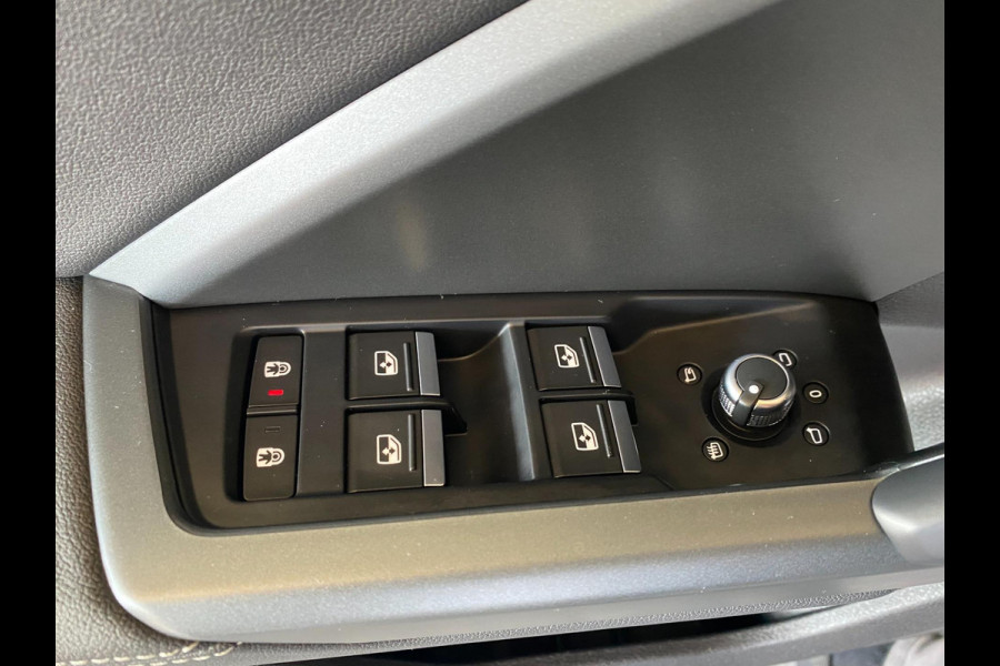 Audi Q3 40 TFSI quattro S Line edition S line Black optic Pano Electr-Trekhaak ACC Keyless go pakket Carplay Draadloos