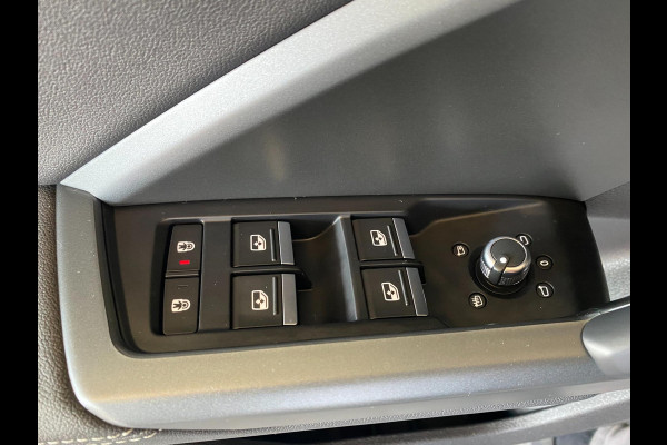 Audi Q3 40 TFSI quattro S Line edition S line Black optic Pano Electr-Trekhaak ACC Keyless go pakket Carplay Draadloos