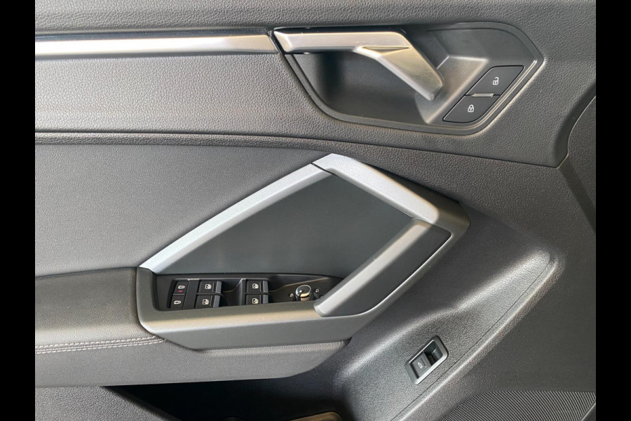 Audi Q3 40 TFSI quattro S Line edition S line Black optic Pano Electr-Trekhaak ACC Keyless go pakket Carplay Draadloos