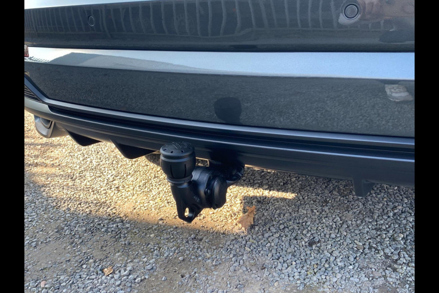 Audi Q3 40 TFSI quattro S Line edition S line Black optic Pano Electr-Trekhaak ACC Keyless go pakket Carplay Draadloos