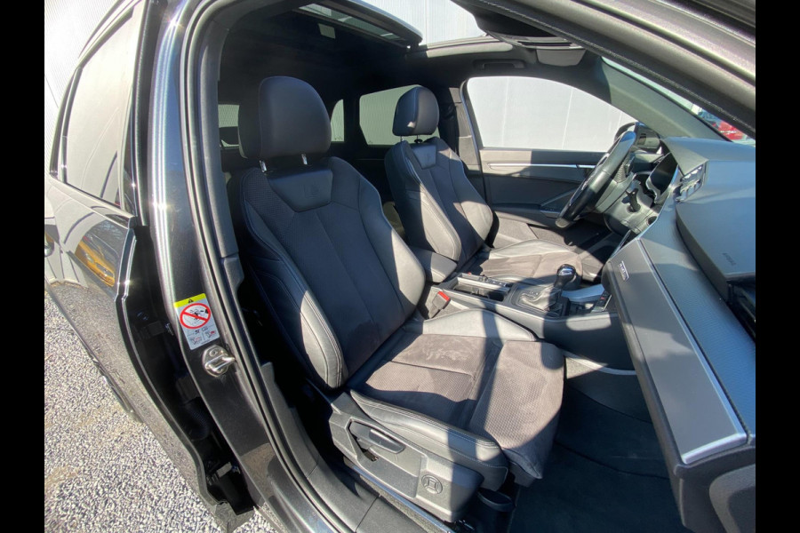 Audi Q3 40 TFSI quattro S Line edition S line Black optic Pano Electr-Trekhaak ACC Keyless go pakket Carplay Draadloos