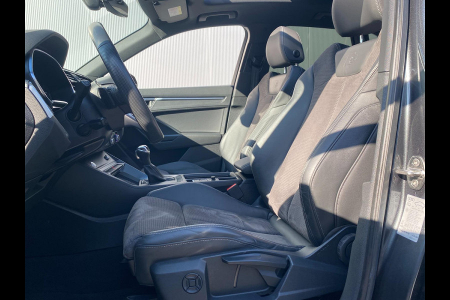 Audi Q3 40 TFSI quattro S Line edition S line Black optic Pano Electr-Trekhaak ACC Keyless go pakket Carplay Draadloos