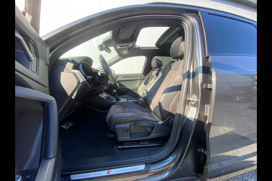Audi Q3 40 TFSI quattro S Line edition S line Black optic Pano Electr-Trekhaak ACC Keyless go pakket Carplay Draadloos