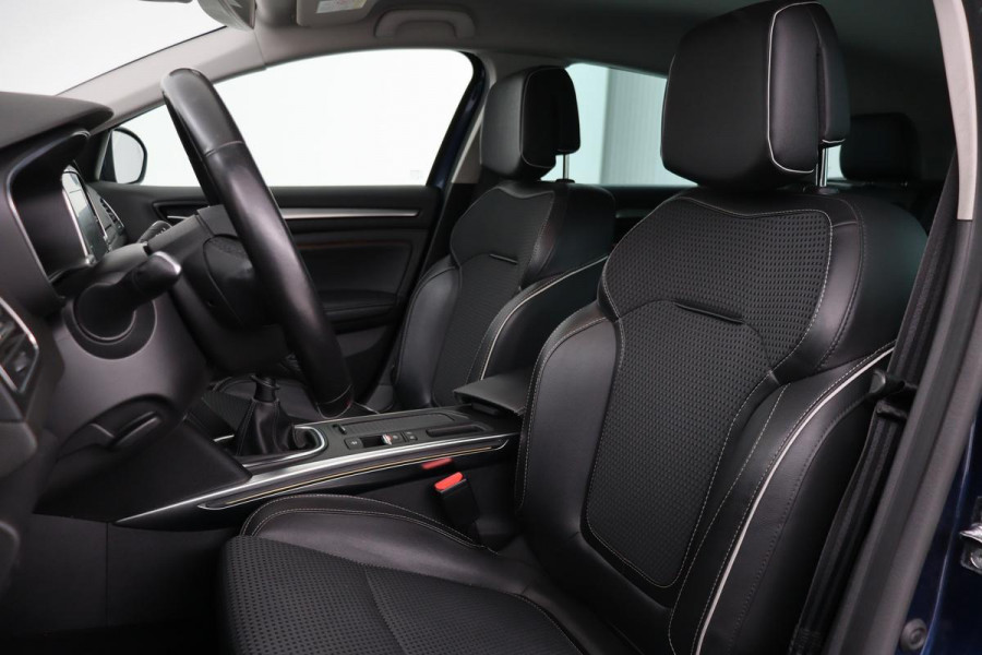 Renault Mégane 1.3 TCe Bose | Trekhaak | Camera | Navigatie | Keyless | Massage | Carplay | Dodehoek detectie | Climate control | Cruise control
