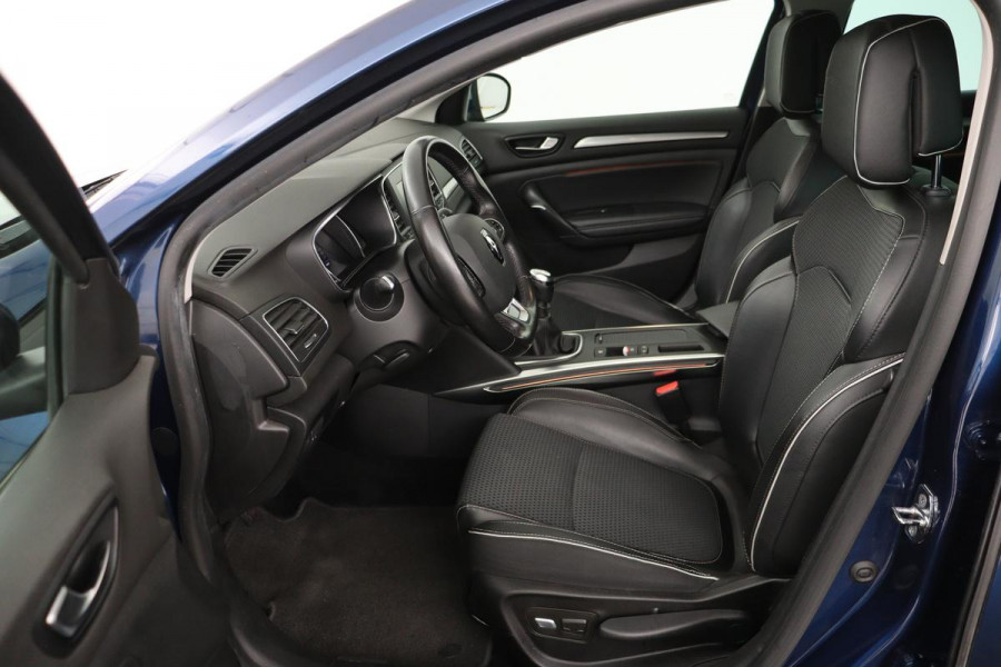 Renault Mégane 1.3 TCe Bose | Trekhaak | Camera | Navigatie | Keyless | Massage | Carplay | Dodehoek detectie | Climate control | Cruise control