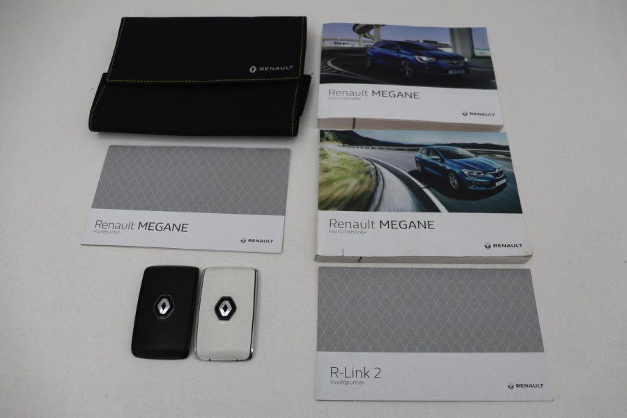 Renault Mégane 1.3 TCe Bose | Trekhaak | Camera | Navigatie | Keyless | Massage | Carplay | Dodehoek detectie | Climate control | Cruise control