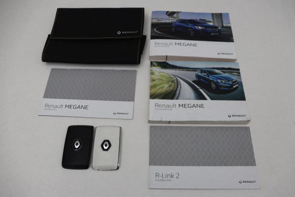Renault Mégane 1.3 TCe Bose | Trekhaak | Camera | Navigatie | Keyless | Massage | Carplay | Dodehoek detectie | Climate control | Cruise control