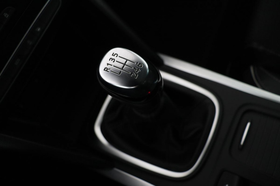 Renault Mégane 1.3 TCe Bose | Trekhaak | Camera | Navigatie | Keyless | Massage | Carplay | Dodehoek detectie | Climate control | Cruise control