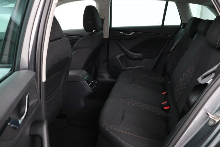 Škoda SCALA 1.0 TSI Ambition | Carplay | Full LED | Climate control | Parkeerhulp | DAB | Cruise control | Dakspoiler