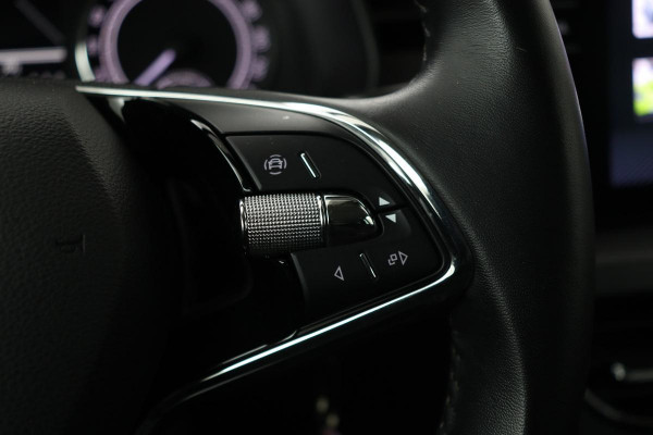 Škoda SCALA 1.0 TSI Ambition | Carplay | Full LED | Climate control | Parkeerhulp | DAB | Cruise control | Dakspoiler