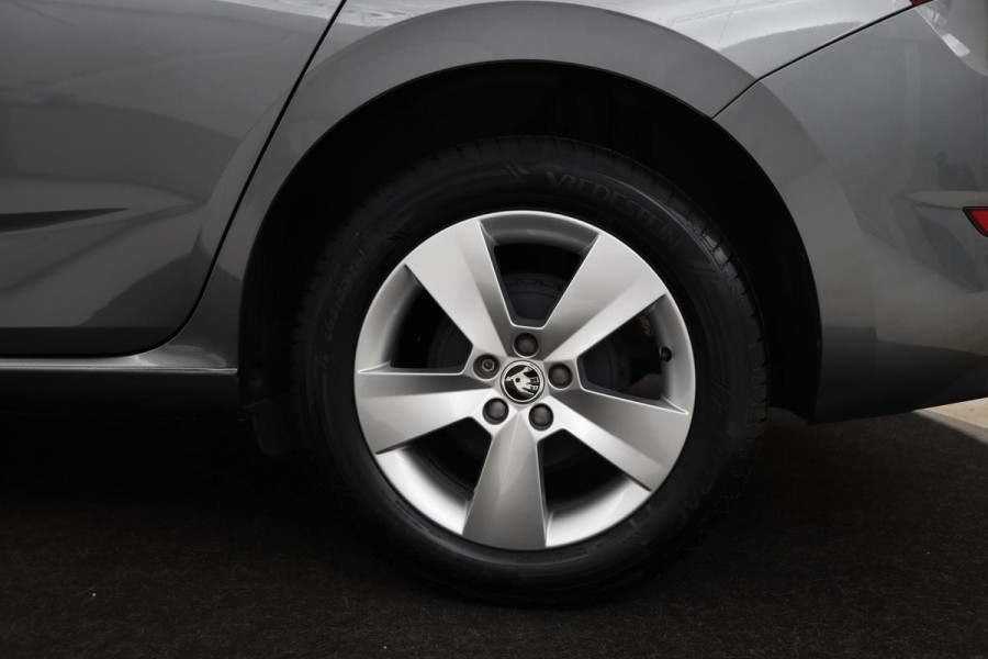 Škoda SCALA 1.0 TSI Ambition | Carplay | Full LED | Climate control | Parkeerhulp | DAB | Cruise control | Dakspoiler