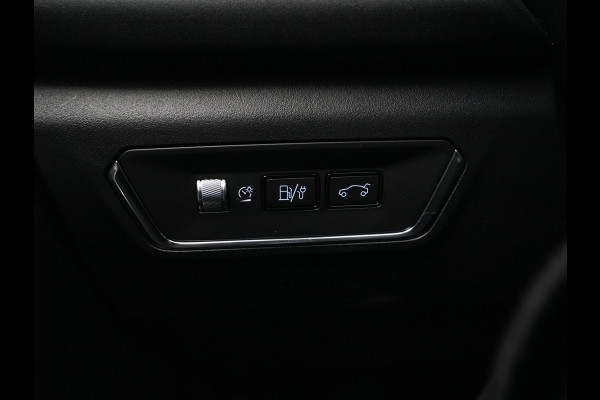 Lynk & Co 01 1.5 Hybride Panorama Camera Stoelverwarming Side Assist Keyless 279