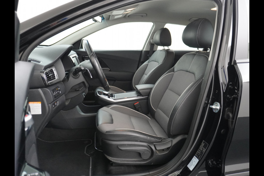 Kia e-Niro 64kWh 204PK Apple Carplay Android Auto Navi Ecc 1/2 Leder Camera Adaptieve Cruise Control Pdc Stoel Verwarming Keyless Led Stuur Verwarming Dodehoek assistent Regen-Lichtsensor Bluetooth Lmv 17" Krachtige en zuinige aandrijflijn met grote accu! €45.000 Nieuwprijs